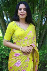 Love Guru Movie Actress Mirnalini Ravi Yellow Saree Pics