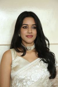 Romeo Movie Heroine Mirnalini Ravi Latest Stills