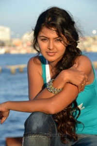 Vennela 1 and Half Actress Monal Gajjar Hot Pics