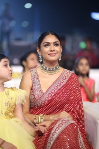 Hi Nanna Movie Actress Mrunal Thakur Pictures