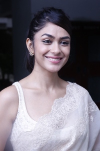 Sita Ramam Movie Actress Mrunal Thakur Saree Pics