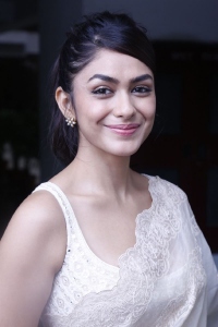 Sita Ramam Movie Heroine Mrunal Thakur Saree Pics