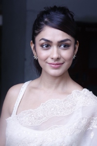 Actress Mrunal Thakur Pics @ Sita Ramam Movie Promotions