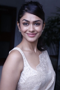 Sita Ramam Movie Actress Mrunal Thakur Saree Pics