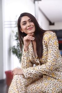 Actress Mrunal Thakur Stills @ Sita Ramam Movie Interview