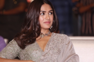 Actress Mrunal Thakur Images @ Sita Ramam Movie Pre Release