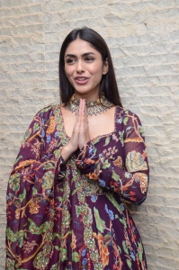 Actress Mrunal Thakur New Pictures @ Sita Ramam Thanks Meet