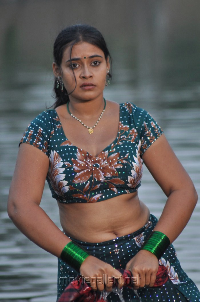 Hot Actress in Nadodi Koottam Movie Stills.