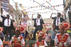Arunraja Kamaraj, Kavin, Raju Jeyamohan in Natpuna Ennanu Theriyuma Movie Stills HD