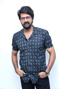 Actor Naveen Chandra Stills @ Thaggedhe Le Press Meet