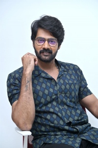 Actor Naveen Chandra Stills @ Thaggedhe Le Movie Promotions