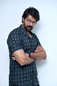 Thaggedhe Le Movie Hero Naveen Chandra Stills