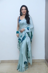 Bedurulanka 2012 Movie Actress Neha Shetty Saree Pics