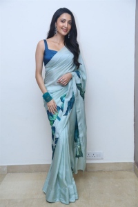 Bedurulanka 2012 Movie Heroine Neha Shetty Saree Pics