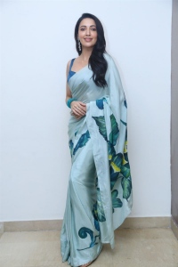 Bedurulanka 2012 Movie Actress Neha Shetty Saree Pics