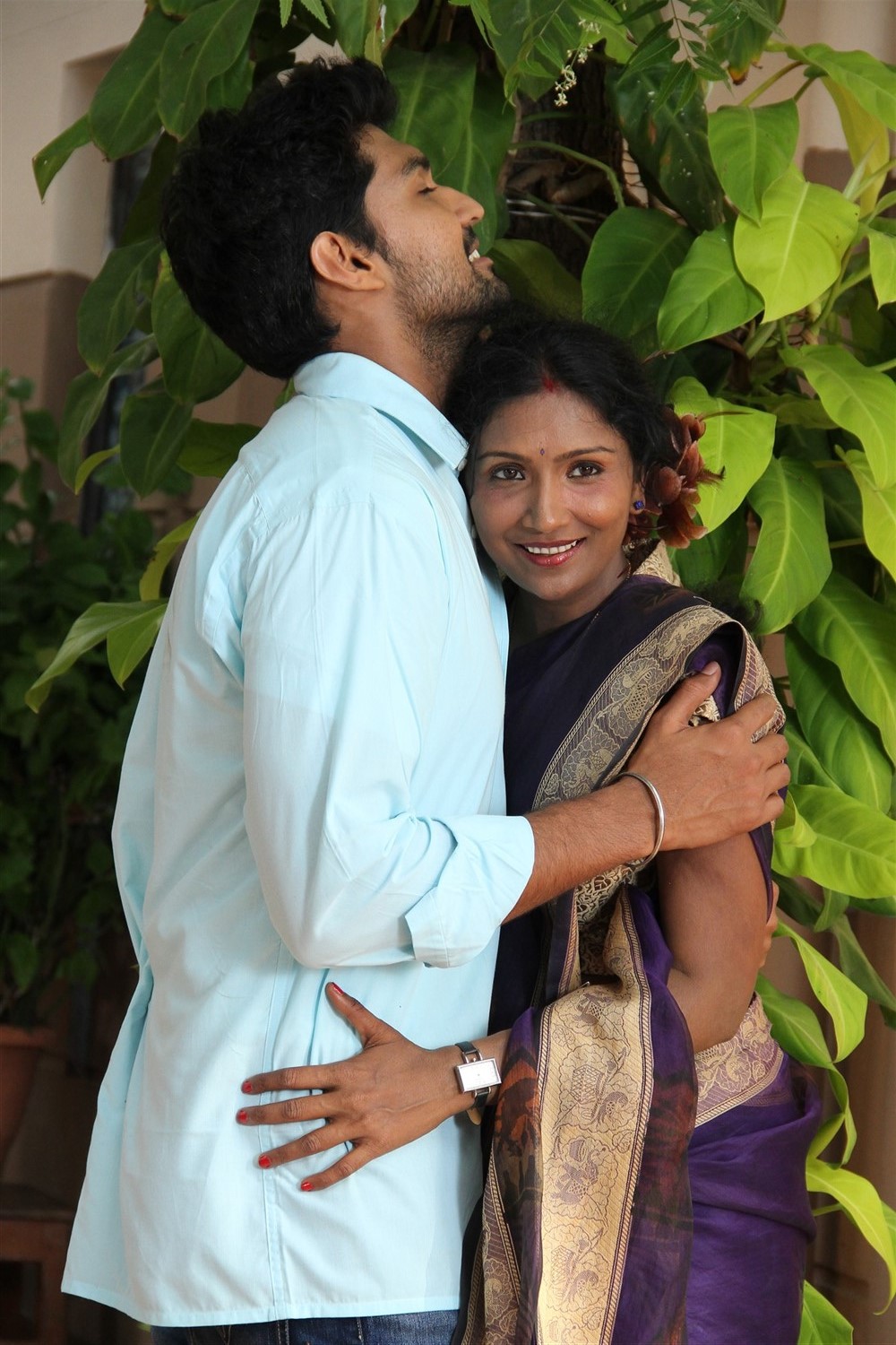 Nenjil Oru Oviyam Movie Stills | Vetri | Akshritha | Moviegalleri.net