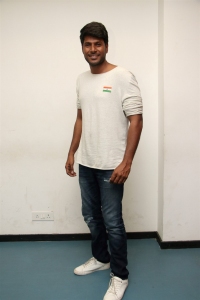 Actor Sandeep Kishan @ Nenjil Thunivirunthal Movie Team Press Meet Stills