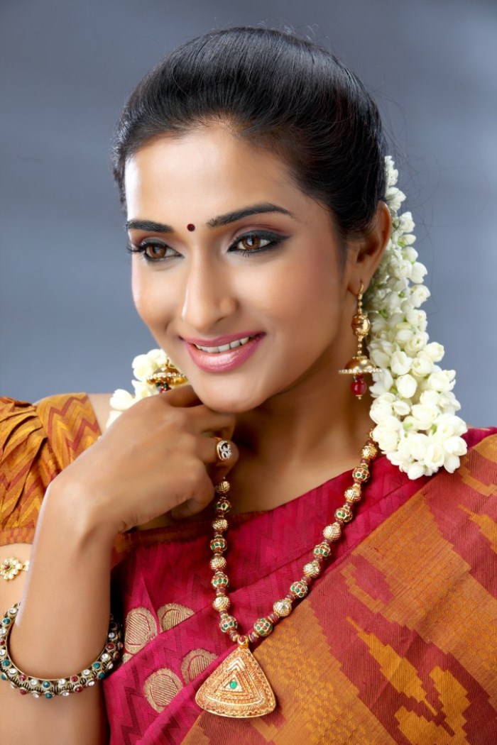 New Tamil Actress Ramya Stills Thadaiyara Thaakka New