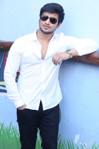 Actor Nikhil Siddharth Pictures @ 18 Pages Movie Interview