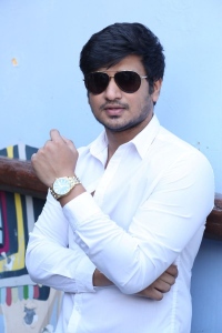 Actor Nikhil Siddharth Pictures @ 18 Pages Movie Interview