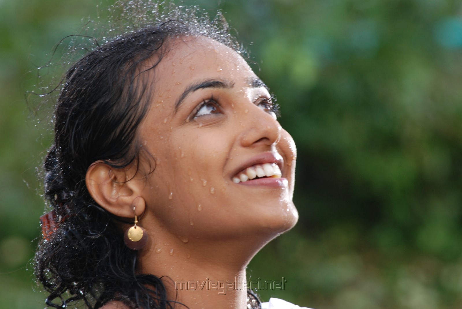 Actress Nithya Menon Latest HQ Wallpapers | Moviegalleri.net