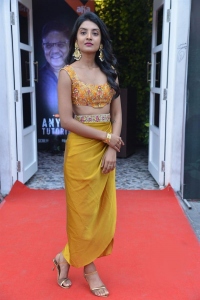 Anya’s Tutorial Actress Nivedhithaa Sathish Stills