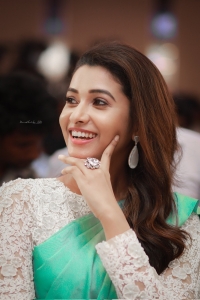 Actress Priya Bhavani Shankar @ Oh Manapenne Movie Press Meet Stills