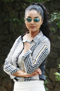 Oomai Sennaai Movie Actress Sanam Shetty Stills