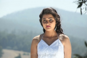 Actress Manumika in Oru Vaanavil Pola Tamil Movie Stills