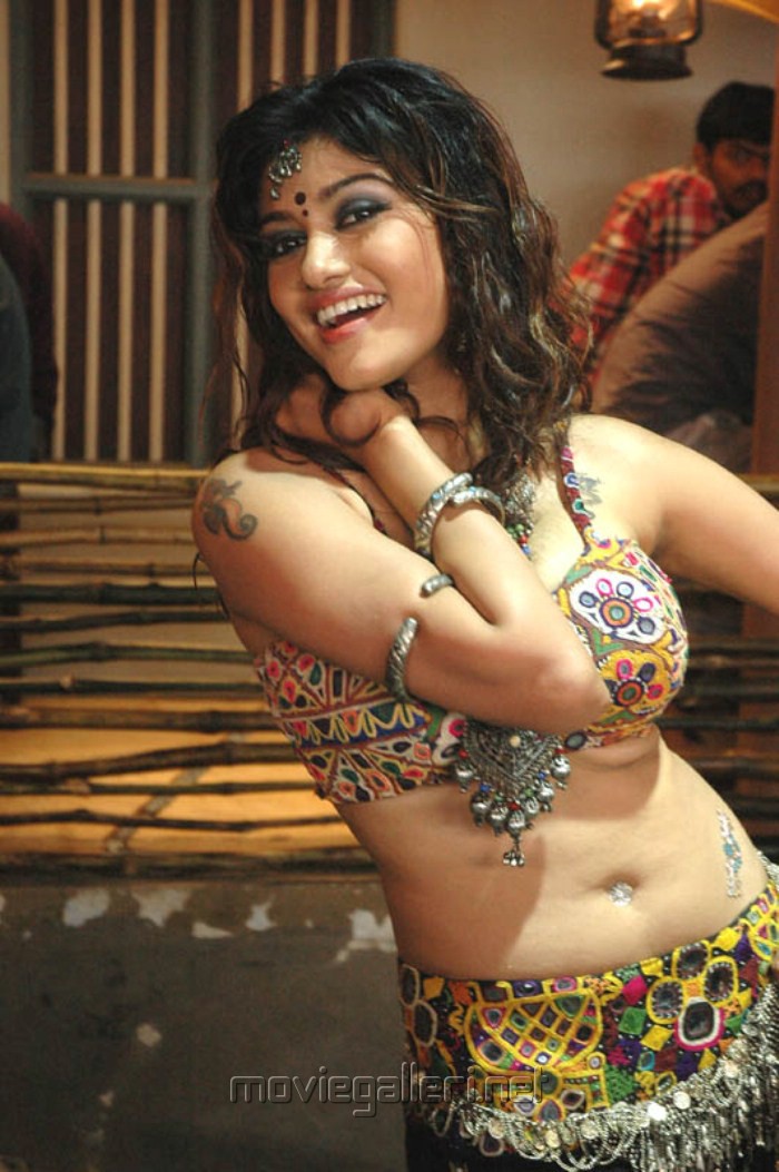 Oviya Nude - Oviya Hot Stills Pics Photos in Kalakalappu | Moviegalleri.net