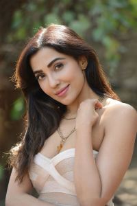 Actress Parvati Nair Latest Pics @ Aalambana Press Meet