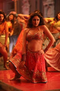Actress Sayyeshaa Saigal in Pathu Thala Raawadi Song Stills HD