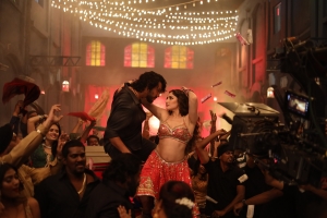 Gautham Karthik, Sayyeshaa in Pathu Thala Raawadi Song Stills HD