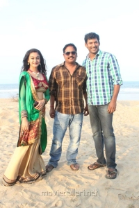 Aishwarya Arjun, Boopathy Pandian, Vishal at Pattathu Yaanai Movie Location Photos