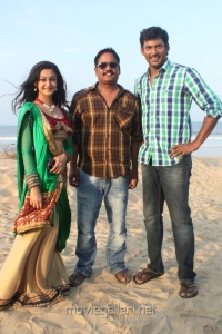 Aishwarya Arjun, Boopathy Pandian, Vishal at Pattathu Yaanai Movie Location Photos