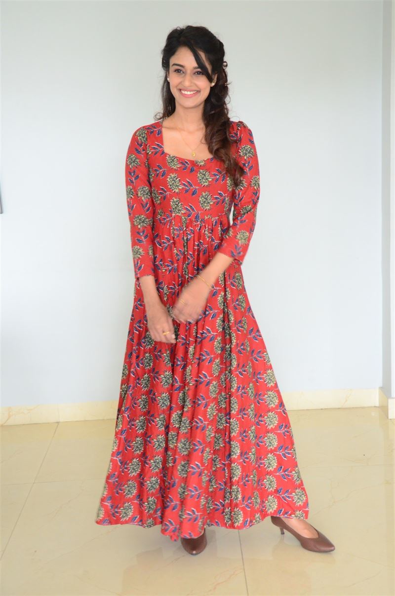Actress Pavithrah Marimuthu Pics @ Pizza 3 Press Meet