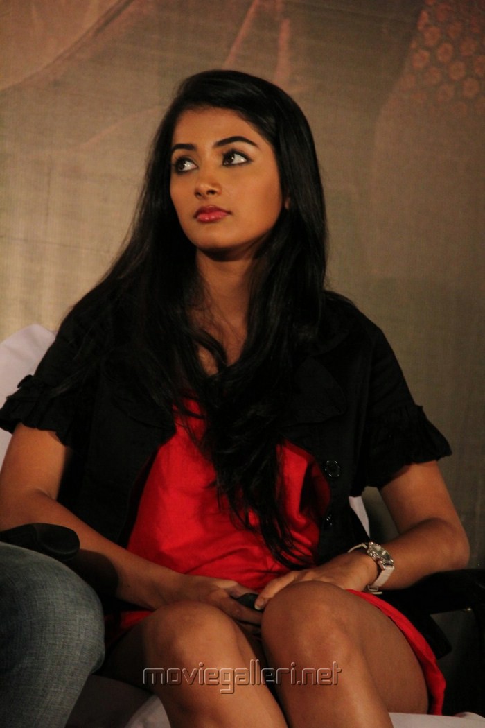[Image: tamil_actress_pooja_hegde_new_hot_stills...91a46d.jpg]