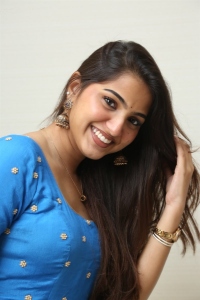 Actress Pranavi Manukonda Photos @ Slum Dog Husband Interview