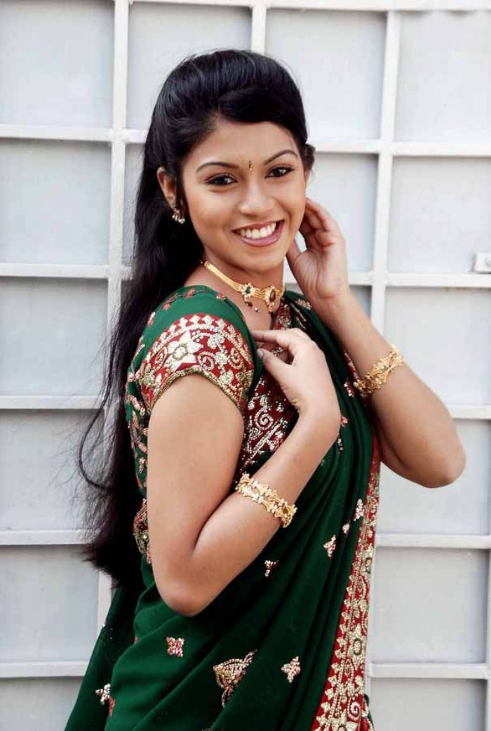 Telugu Heroine Prathista Hot Saree Stills Photos Gallery | Moviegalleri.net