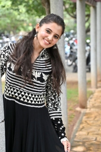 Actress Preethi Asrani Cute Pics @ Dongalunnaru Jagratha Interview