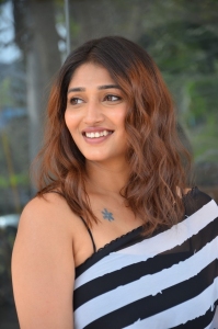 Mukhachitram Movie Actress Priya Vadlamani Images