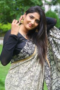 Veeranjaneyulu Viharayatra Heroine Priya Vadlamani Saree Photos