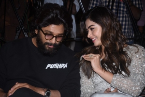 Allu Arjun, Rashmika Mandanna @ Pushpa Movie Thanks Meet Photos