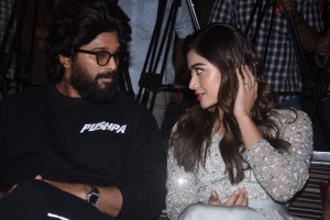 Allu Arjun, Rashmika Mandanna @ Pushpa Movie Thanks Meet Photos