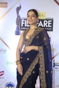 Actress Raashii Khanna Photos @ Filmfare Awards South 2024 Red Carpet