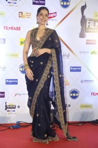 Actress Raashii Khanna Photos @ Filmfare Awards South 2024 Red Carpet