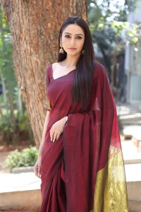 Real Dandupalyam Actress Ragini Dwivedi Saree Pics