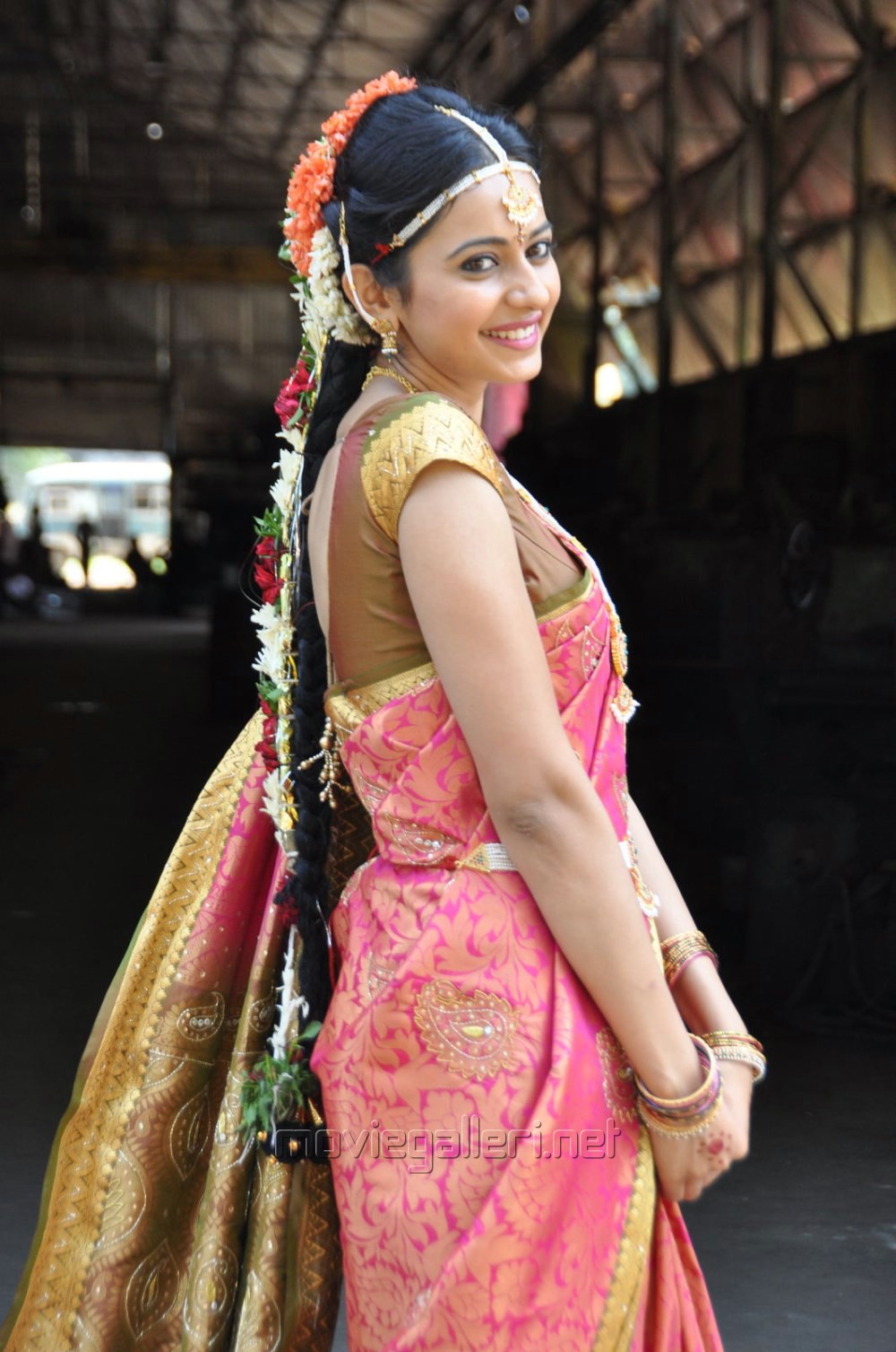 Rakul Preet Singh Saree Stills @ Rough Shooting Spot | Moviegalleri.net