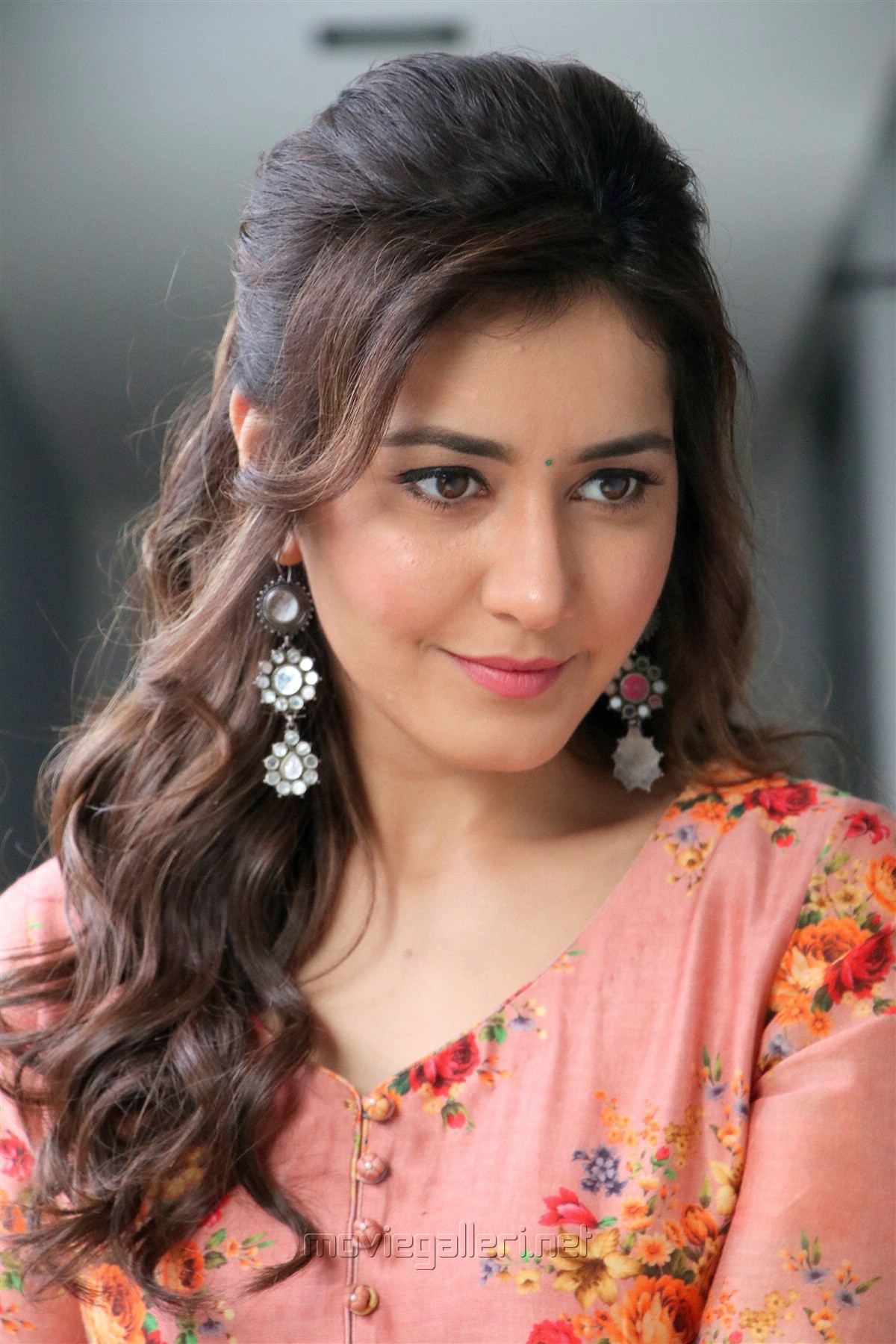 Actress Rashi Khanna Latest Photoshoot Pictures HD | New Movie Posters