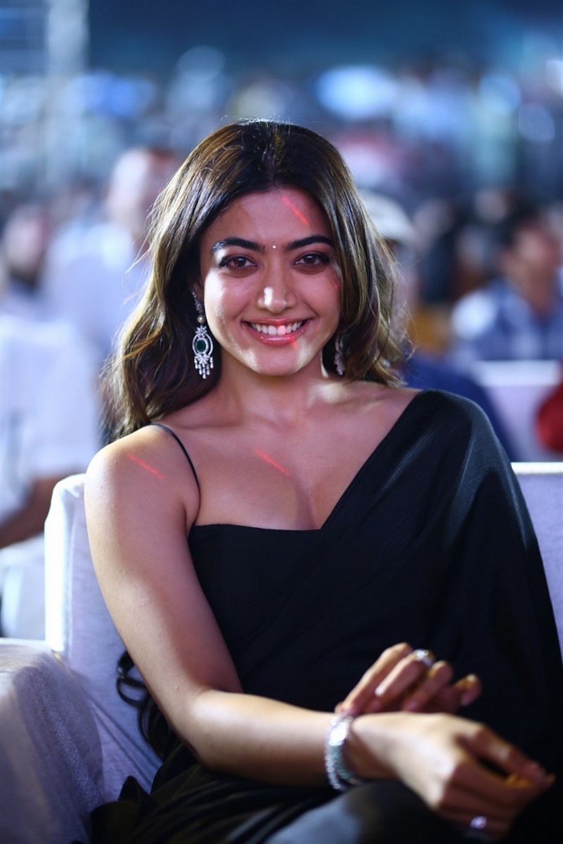 Pushpa Heroine Rashmika Mandanna Black Saree Photos